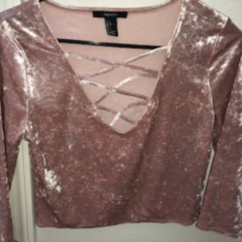New - FOREVER 21 - Crop Top